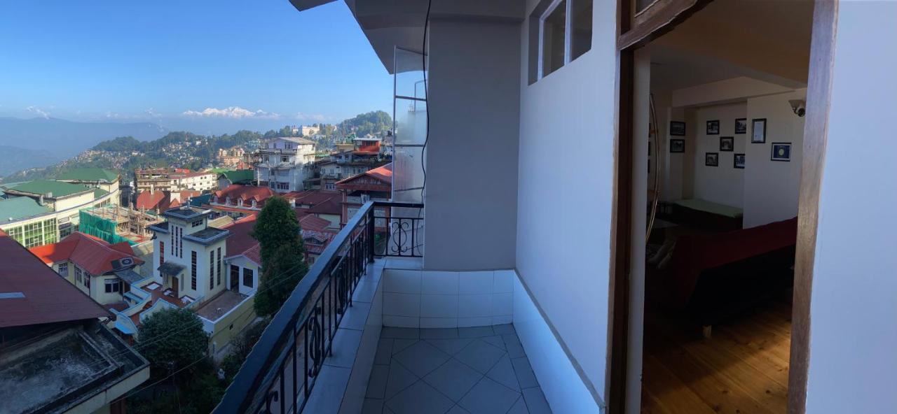 Apartment Ki Kiba Dhee *